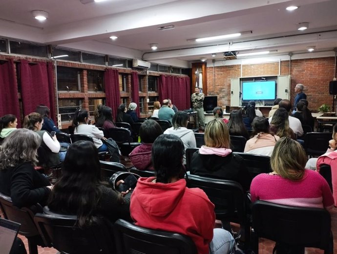 El Instituto de Formación Docente de Salto (Uruguay) ha acogido el estreno del documental 'Desahogo', el primero en todo el mundo dedicado a la prevención de los ahogamientos y que fue presentado por Sebastián Quintana