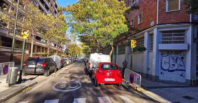 Archivo - El Ayuntamiento de Zaragoza inicia la renovación de una gran tubería de agua en una calle de la ciudad.