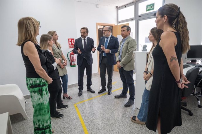 Visita a Granada del delegado del Gobierno, Antonio Granados, acompañado del delegado de Justicia, Administración Local y Función Pública, Luis Recuerda.