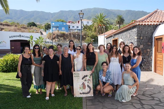 Mujeres profesionales del mundo rural canario, reunidas en la I Mesa de la Mujer en el ámbito rural de Canarias, han redactado un manifiesto en el que enumeran sus principales necesidades coincidiendo con la celebración del Día Mundial de la Mujer Rural