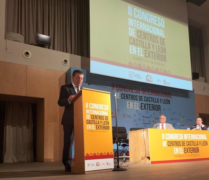 El consejero de la Presidencia, Luis Miguel González Gago,  durante su intervención en la clausura del II Congreso Internacional de Centros de Castilla y León en el Exterior, que se ha celebrado durante este fin de semana en Salamanca.