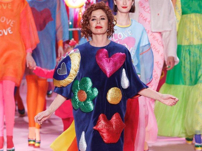 Archivo - Ágatha Ruiz de la Prada saluda al final de su desfile en el marco de la MBFW Madrid Europa Press Reportajes / Europa Press (Foto de ARCHIVO) 16/2/2023