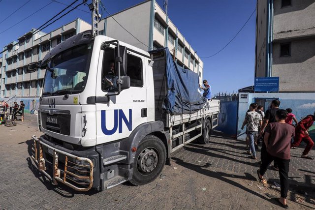 Camión de ayuda de la ONU en el paso de Rafá 