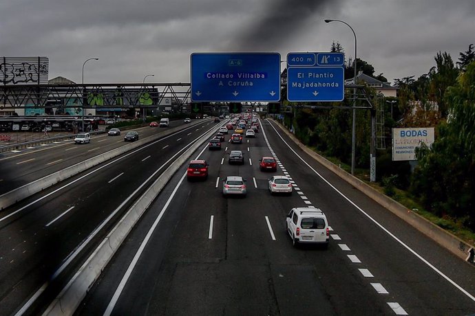 Archivo - Imagen de recurso de tráfico en la carretera A-6.