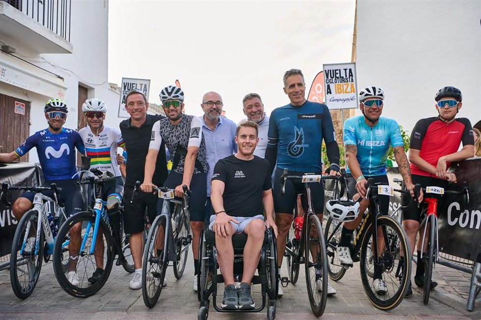 La XX Vuelta Cicloturista a Ibiza Campagnolo concluye con récord de corredores y una participación histórica.