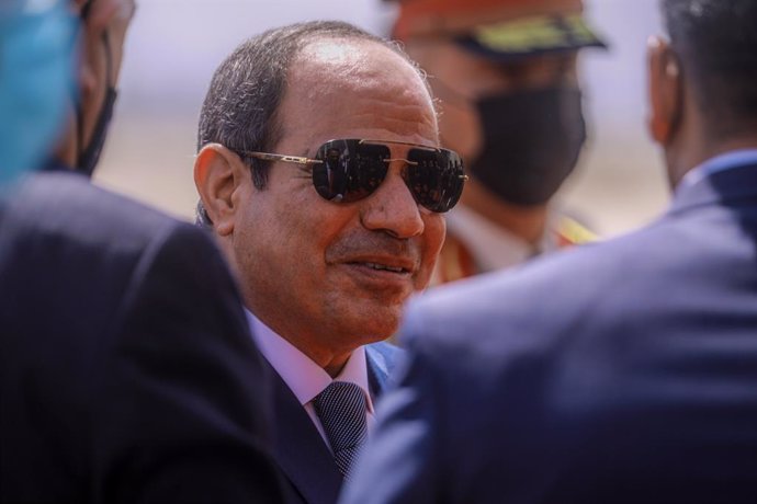 Archivo - 27 June 2021, Iraq, Baghdad: Egyptian President Abdel Fattah al-Sisi arrives at Baghdad International Airport on an official visit, to participate in the Iraqi-Egyptian-Jordanian tripartite summit. Al-Sisi is the first Egyptian President to visi