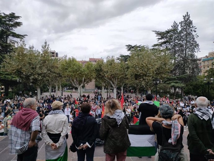 Una multitudinaria protesta en Logroño en contra del "genocidio" israelí y en "solidaridad" con Palestina