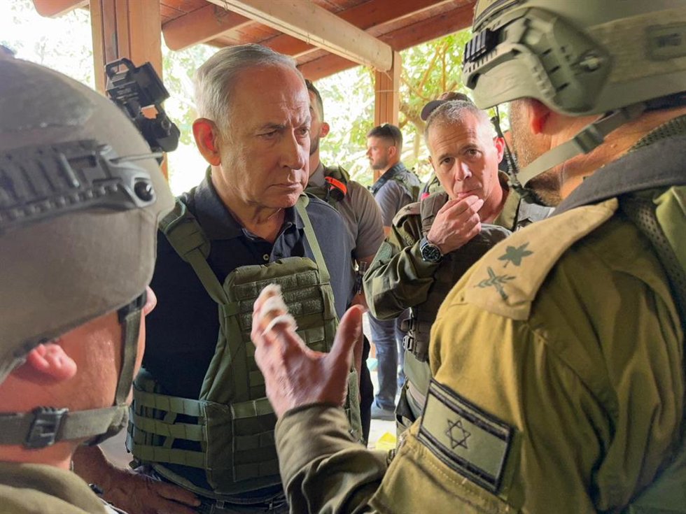 Benjamin Netanyahu visita a militares en el sur de Israel