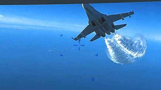 Archivo - Imagen de archivo de una colisión entre un caza ruso y un dron estadounidense sobre el mar Negro