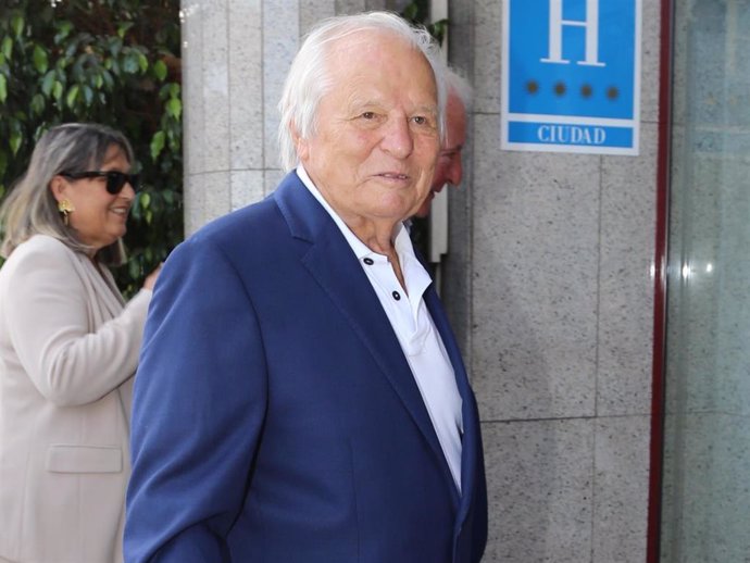 Manuel Benitez y María de los Ángeles Quesada llegando al hotel de Manuel Díaz en Jaén