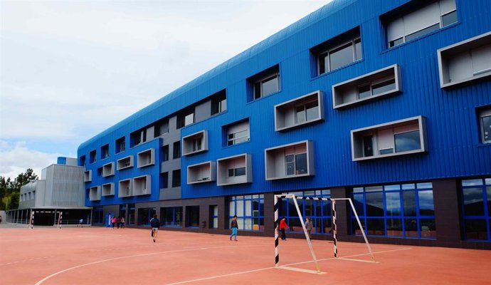 Fachada del colegio Trueba en Bilbao