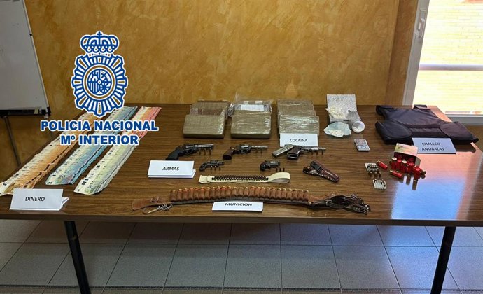 Nota De Prensa: "La Policía Nacional Desarticula Un Grupo Criminal Dedicado A La Distribución De Droga En Vehículos Caleteados E Incauta Cerca De 14 Kilos De Cocaína"