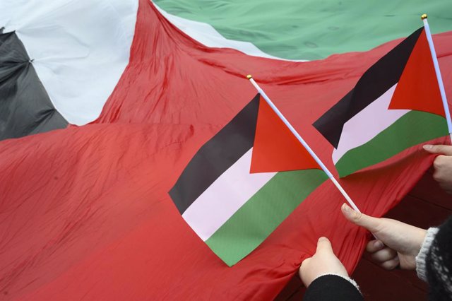 Archivo - Imagen de archivo de varias banderas de Palestina.