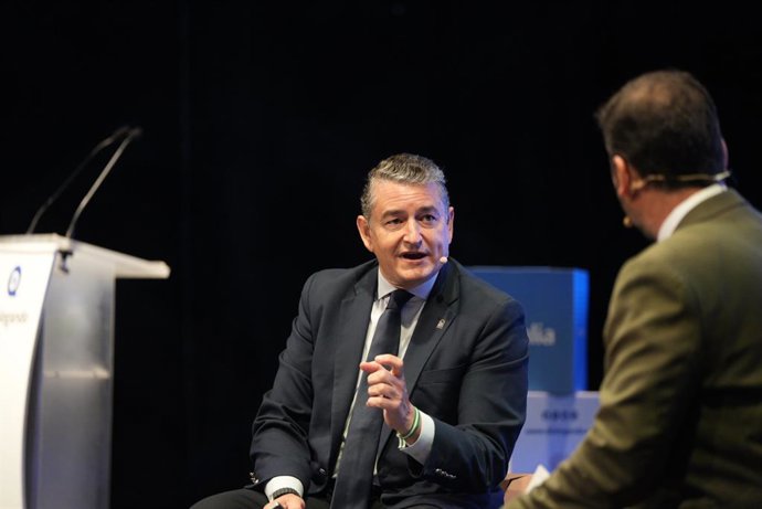 El consejero de la Presidencia, Antonio Sanz, este lunes en Huelva durante su participación en el Foro Dialogando.