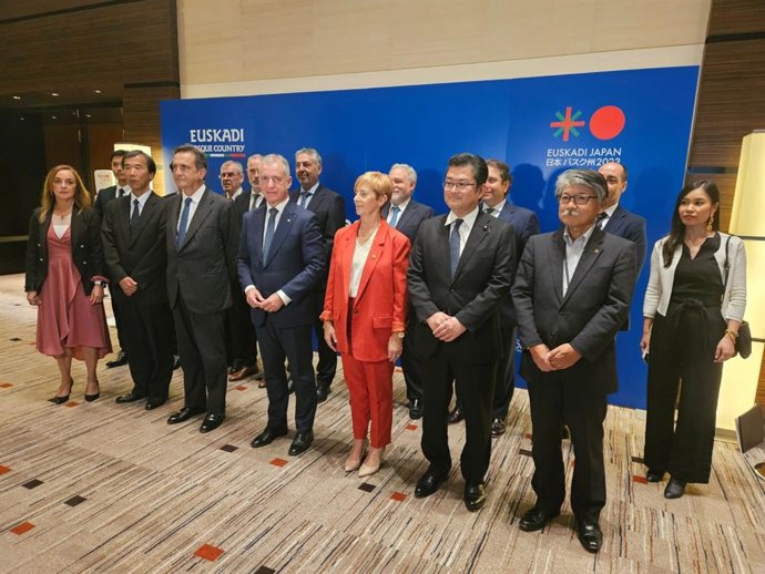 El Lehendakari, Iñigo Urkullu, y otras autoridades vascas y japonesas en la celebración del Business Leader Summit en Japón