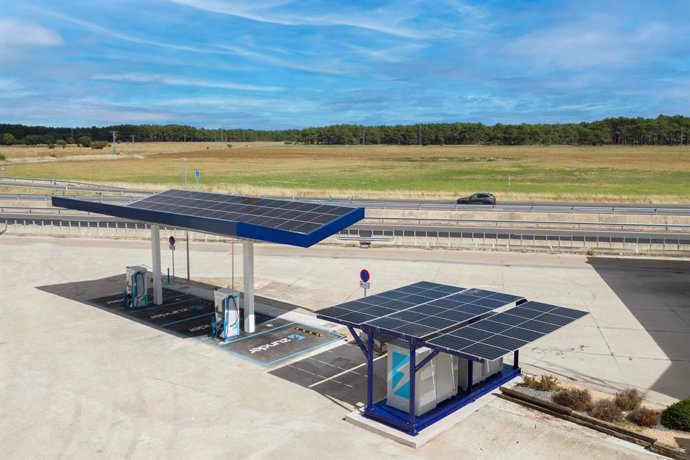 Zunder inaugura las primeras instalaciones de carga ultra-rápida autosuficientes en España