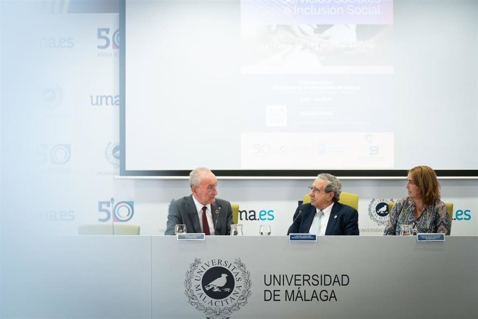 El alcalde de Málaga, Francisco de la Torre, junto al rector, Ángel Narváez, en la presentación de la Cátedra de Inclusión Social