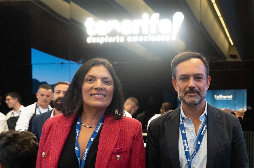 El vicepresidente y consejero de Turismo del Cabildo de Tenerife, Lope Afonso, y  la consejera delegada de Turismo de Tenerife, Dimple Melwani, en The Spanish Travel Experience