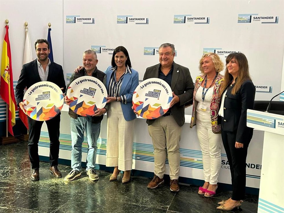 Makro reconoce la labor de los hosteleros de Cantabria y el Ayuntamiento de Santander
