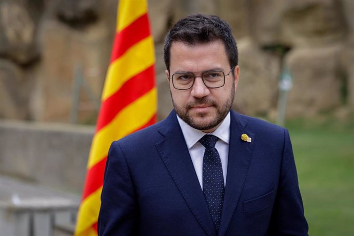 El presidente de la Generalitat, Pere Aragons, interviene tras una ofrenda floral en la tumba del expresidente de la Generalitat, Lluís Companys, en el Cementiri de Montjuc, a 15 de octubre de 2023, en Barcelona, Catalunya (España)