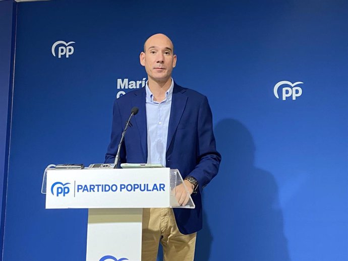 El portavoz del Partido Popular de Extremadura, José Ángel Sánchez Juliá, en rueda de prensa