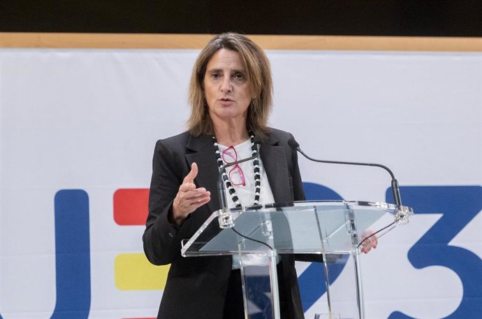 La vicepresidenta tercera y ministra para la Transición Ecológica y el Reto Demográfico en funciones, Teresa Ribera, comparece en una rueda de prensa tras su reunión con el comisario de Acción por el Clima de la Unión Europea, Wopke Hoekstra, en la sede
