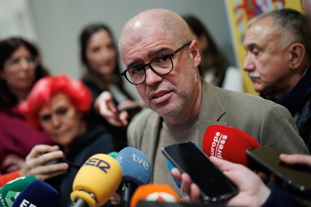 Archivo - El secretario general de CCOO, Unai Sordo, en declaraciones a los medios.