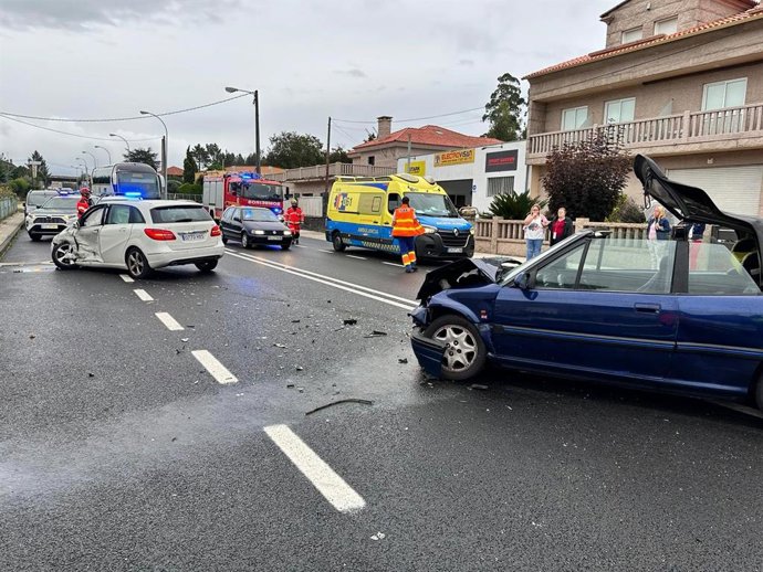 Colisión entre dos coches en Sanxenxo (Pontevedra)
