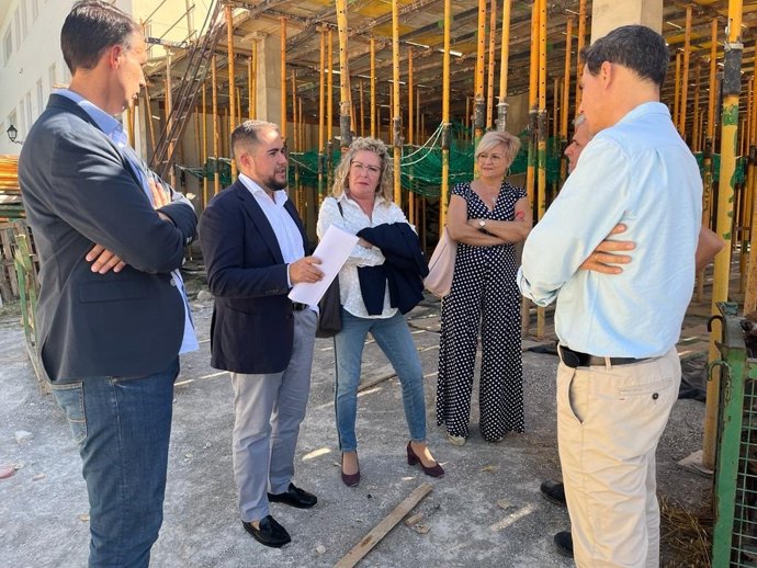 El diputado provincial de Obras Públicas y Vivienda de Granada, José Ramón Jiménez, ha visitado la localidad de Benalúa de las Villas .