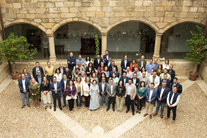 Políticos y técnicos de las diputaciones de Cáceres y Badajoz se reúnen en Cáceres para intercambiar experiencias
