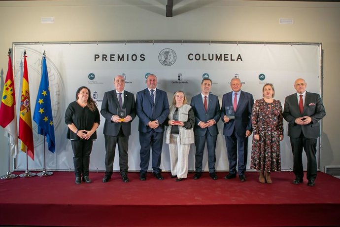 Foto de familia de los galardonados en los Premios Columela