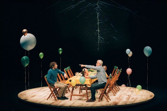 'Eclipsi Total' Llega Al Teatre Micalet Y Vuelve A Valncia Con Un Premio Max