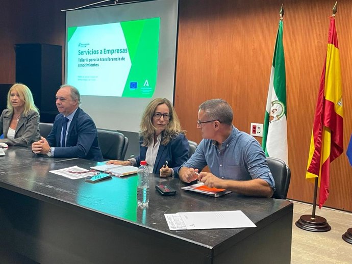 El SAE de Sevilla forma al personal técnico de sus oficinas para atender a un mayor número de empresas en el territorio.