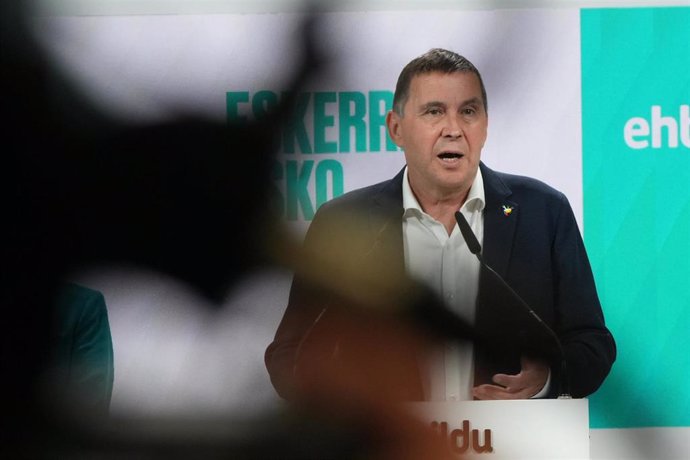 Archivo - El coordinador general de EH Bildu, Arnaldo Otegi, comparece en rueda de prensa