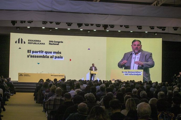 Archivo - El presidente de ERC, Oriol Junqueras, interviene durante el congreso de Esquerra Republicana de Catalunya, en la Fira de Lleida. Archivo.