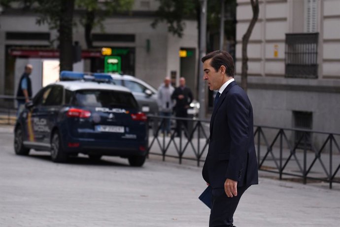 El presidente de BBVA, Carlos Torres, a su llegada a declarar a la Audiencia Nacional por el caso Villarejo, a 16 de octubre de 2023, en Madrid (España). El juez de la Audiencia Nacional Manuel García Castellón, que investiga los encargos realizados p