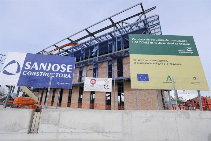 Obras del edificio de investigación UGR-DONES en el parque tecnológico de Escúzar, Granada.