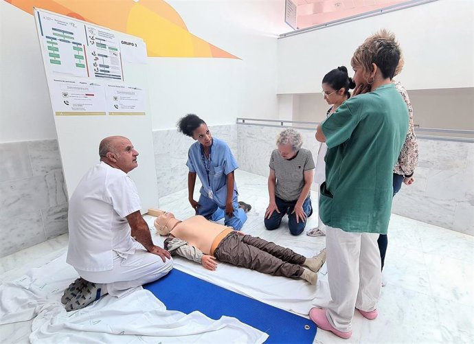 Taller de reanimación cardiopulmonar en el Hospital Clínico San Cecilio.