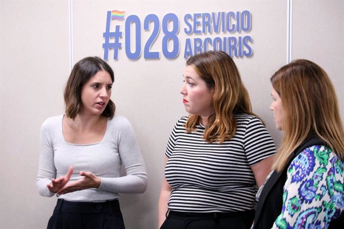 Visita de la ministra de Igualdad en funciones, Irene Montero; la secretaria de Estado de Igualdad y contra la Violencia de Género, Ángela Rodríguez; y la directora general de Diversidad Sexual y Derechos LGTBI, Boti G. Rodrigo, al 028