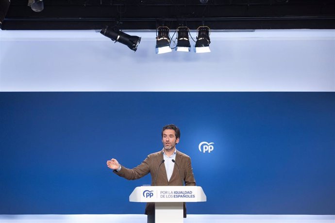 El portavoz del PP y vicesecretario de Cultura y Sociedad Abierta, Borja Sémper, durante una rueda de prensa posterior a la reunión del Comité de Dirección del Partido Popular, a 16 de octubre de 2023, en Madrid (España).