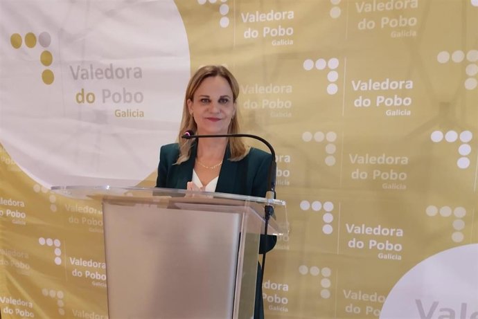 La valedora do Pobo, María Dolores Fernández Galiño, presenta el informe de la institución de 2022