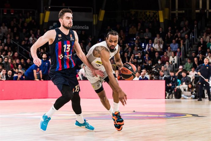 Archivo - Kevin Punter of Partizan Mozzart Bet Belgrade in action during the Turkish Airlines EuroLeague match between FC Barcelona and Partizan Mozzart Bet Belgrade  at Palau Blaugrana on November 22, 2022 in Barcelona, Spain.