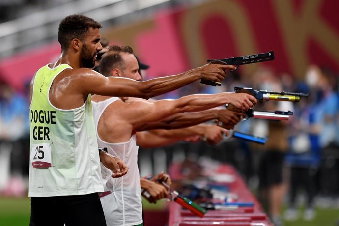 Archivo - 07 August 2021, Japan, Tokyo: Germany's Patrick Dogue shoots as he competes in the Men's Individual Laser Run of the Modern Pentathlon competitions, as part of the Tokyo 2020 Olympic Games. Photo: Swen Pfrtner/dpa