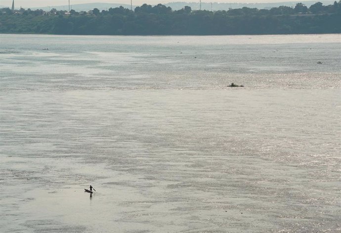 Archivo - La capital de RDC, Kinshasa, desde el río Congo