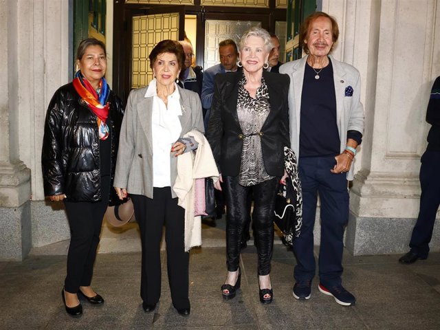 María Rosa Salvador, Marilí Coll y Pablo Sebastian asisten a la misa homenaje a Carmen Sevilla que se celebra en la iglesia de San Francisco de Borja