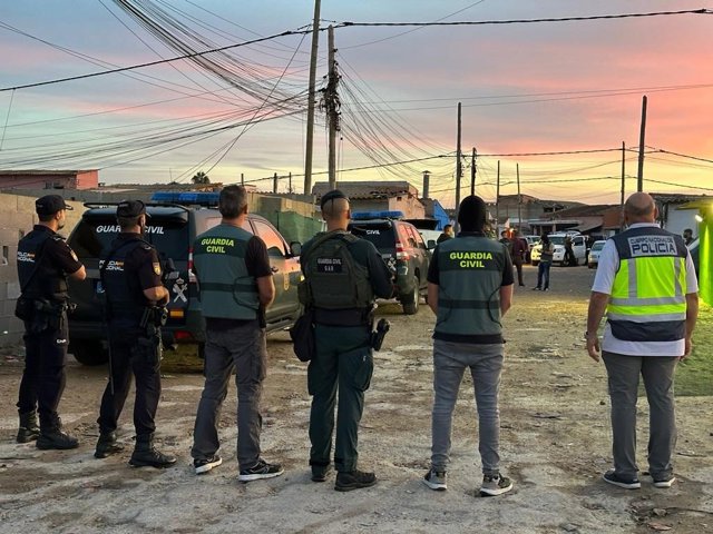 Policía y Guardia Civil desarrollan un operativo contra el tráfico de drogas y el crimen organizado en Mallorca.