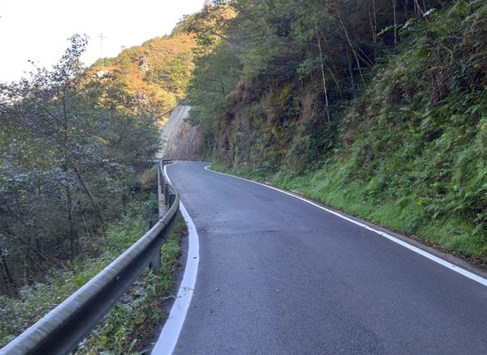 Uno de los tramos de la carretera donde se han realizado las mejoras.