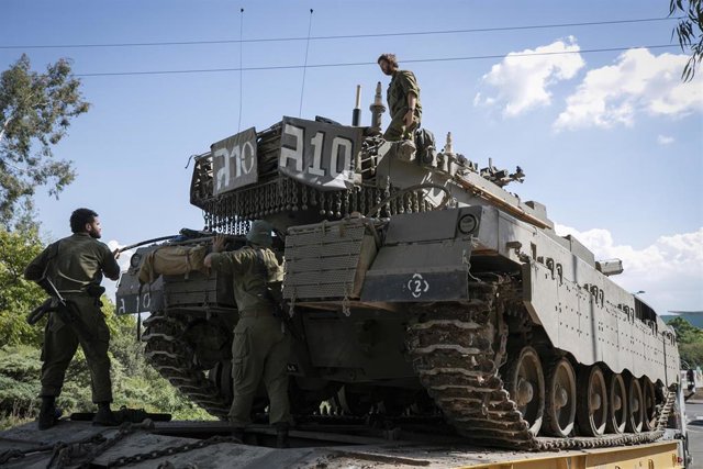 Militares del Ejército de Israel cerca de la frontera con Líbano