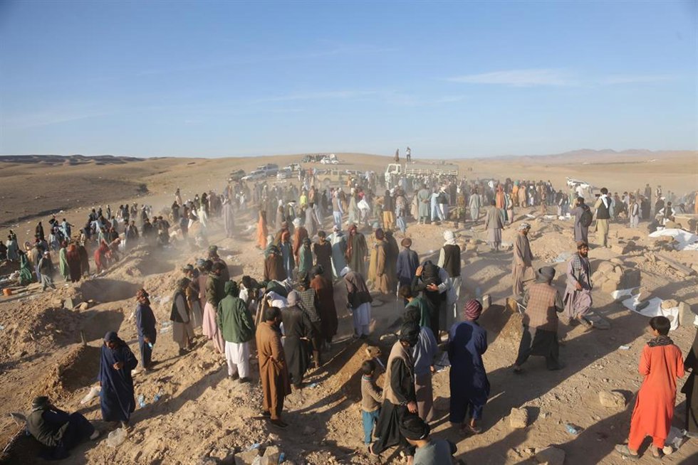 Funeral por las víctimas de los terremotos en Herat