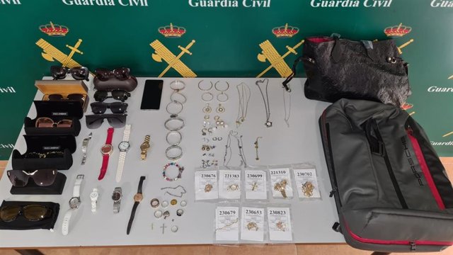 Cuatro detenidos por robar joyas y relojes de 45.000€ en viviendas en la Vega Baja y Medio Vinalopó